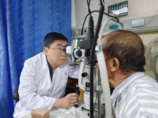 京海配资 白内障为何找上年轻人？专家：警惕糖尿病性白内障
